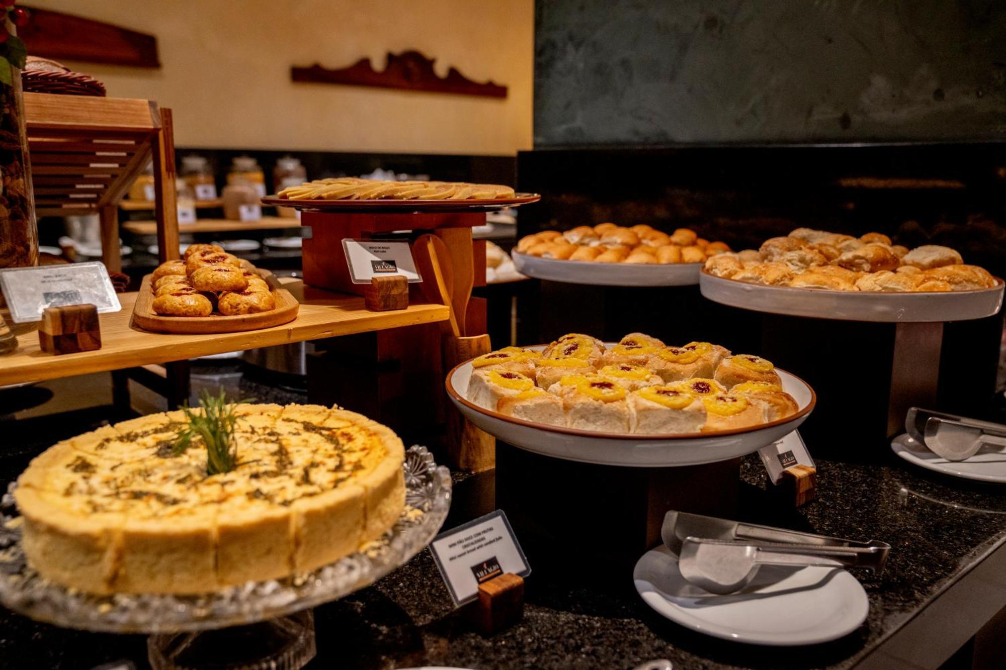 Hotel Luzeiros Recife Exteriér fotografie A selection of cakes and pastries
