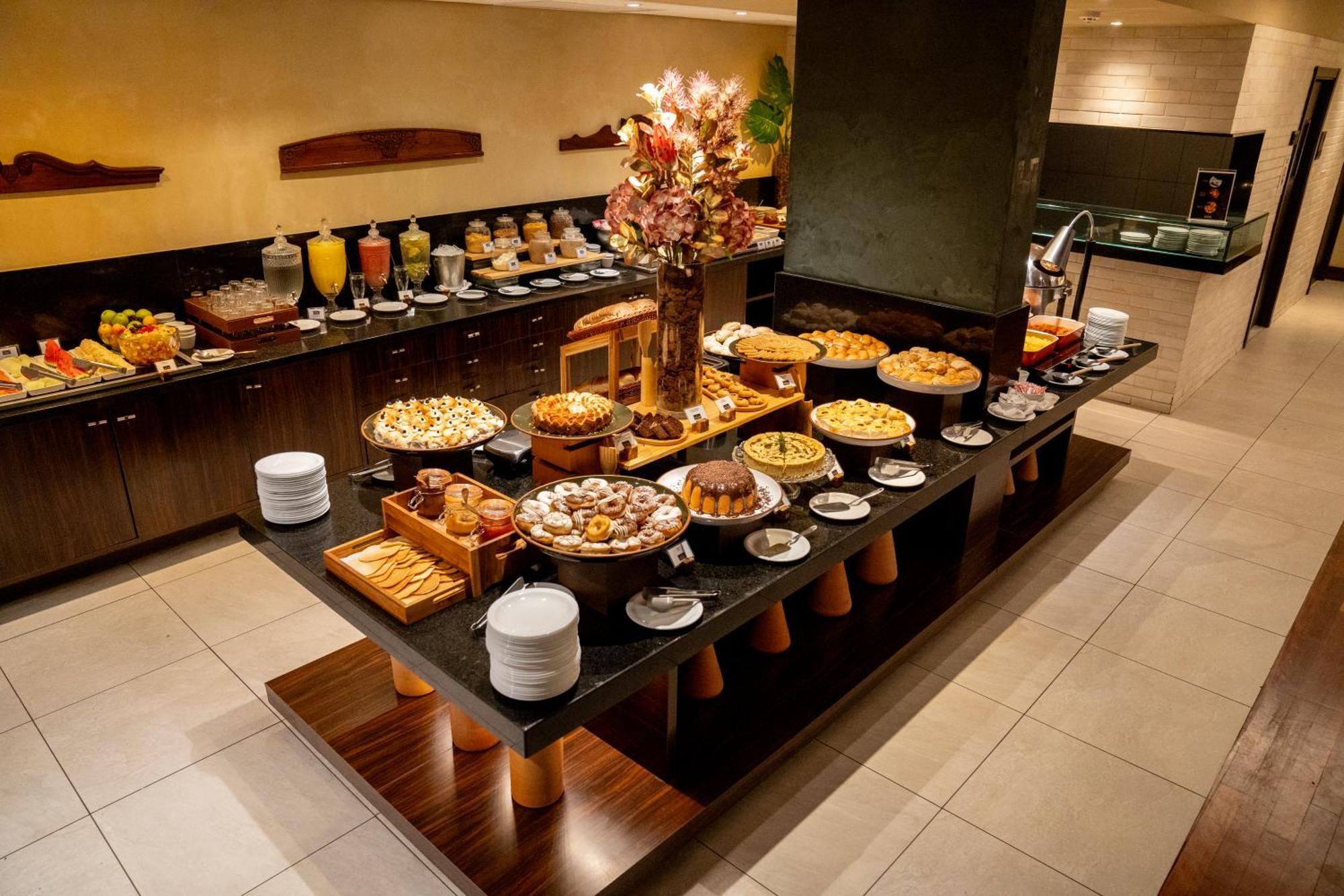 Hotel Luzeiros Recife Exteriér fotografie A buffet at a hotel