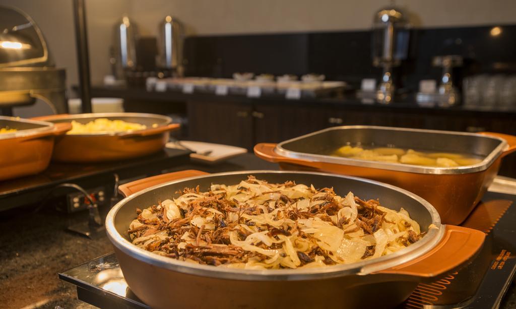 Hotel Luzeiros Recife Exteriér fotografie Food at a buffet