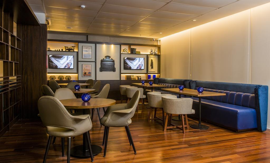 Hotel Luzeiros Recife Exteriér fotografie The lounge at Tan Son Nhat International Airport