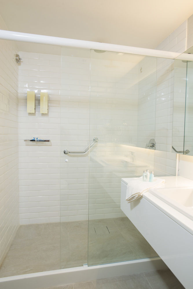 Hotel Luzeiros Recife Exteriér fotografie A shower with a grab rail